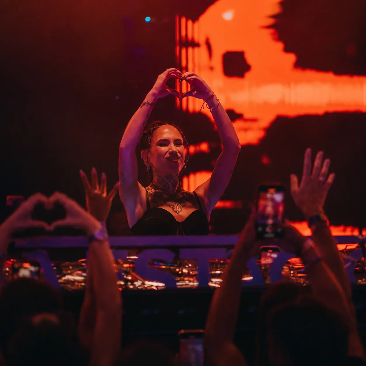 Agustina Nieva performing live